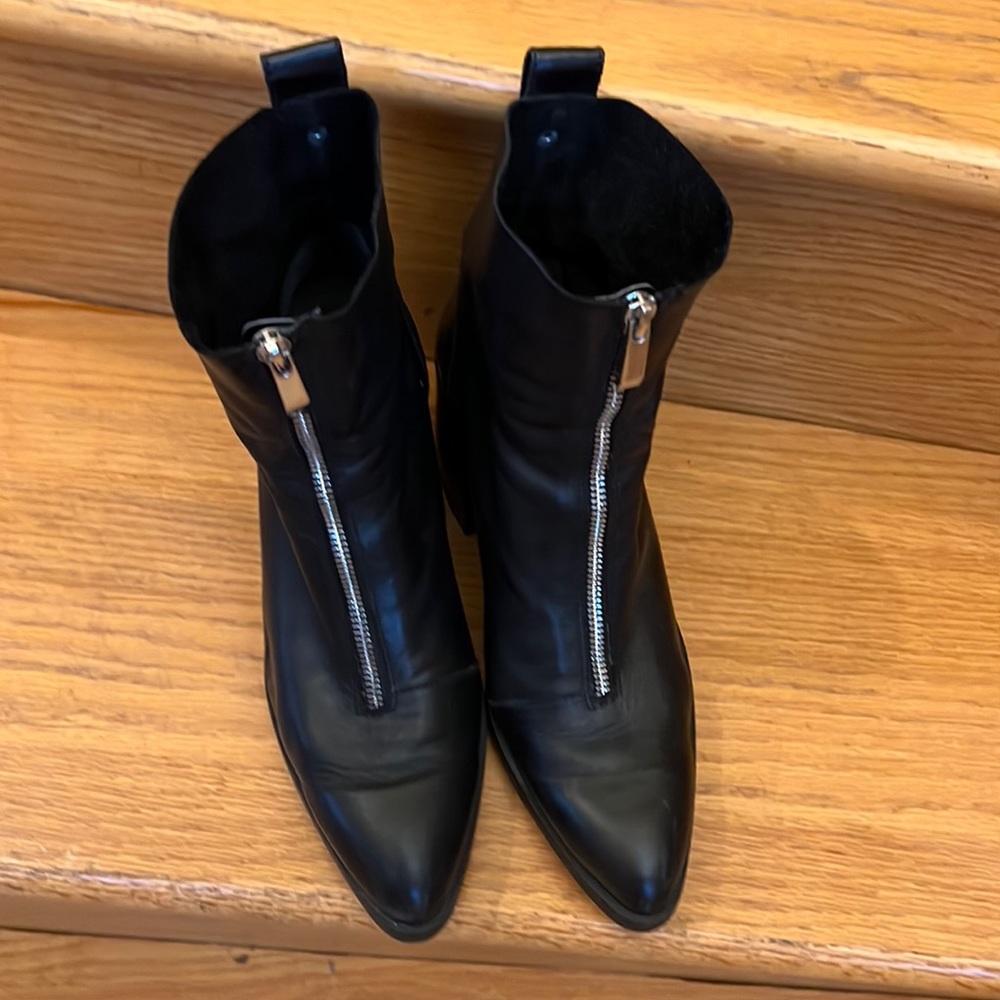 Ankle boots with chunky heel